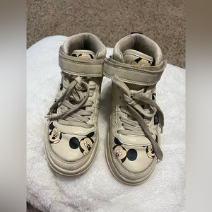 Mickey sneakers size 30